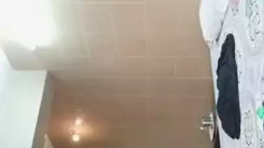 Nice MMS video of Desi couple having XXX lovemaking in a hotel room