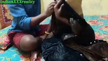 Hot Indian And Indian Desi Bhabhi In Bhabhi Ko Paise Ka Lalach Dekar Kari Chduai