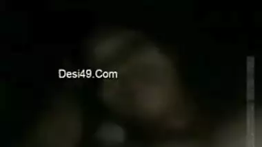 Desi chick allows XXX lover to touch breasts lying with him in the bed